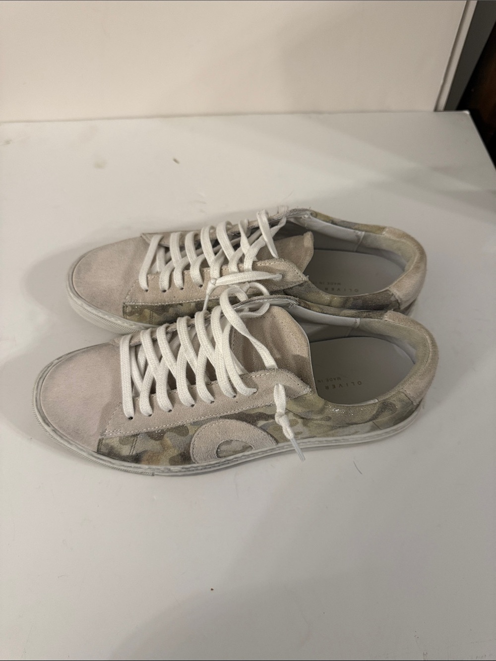 Oliver Cabell Beige & Cream Low-Top Athletic Sneakers size 8
